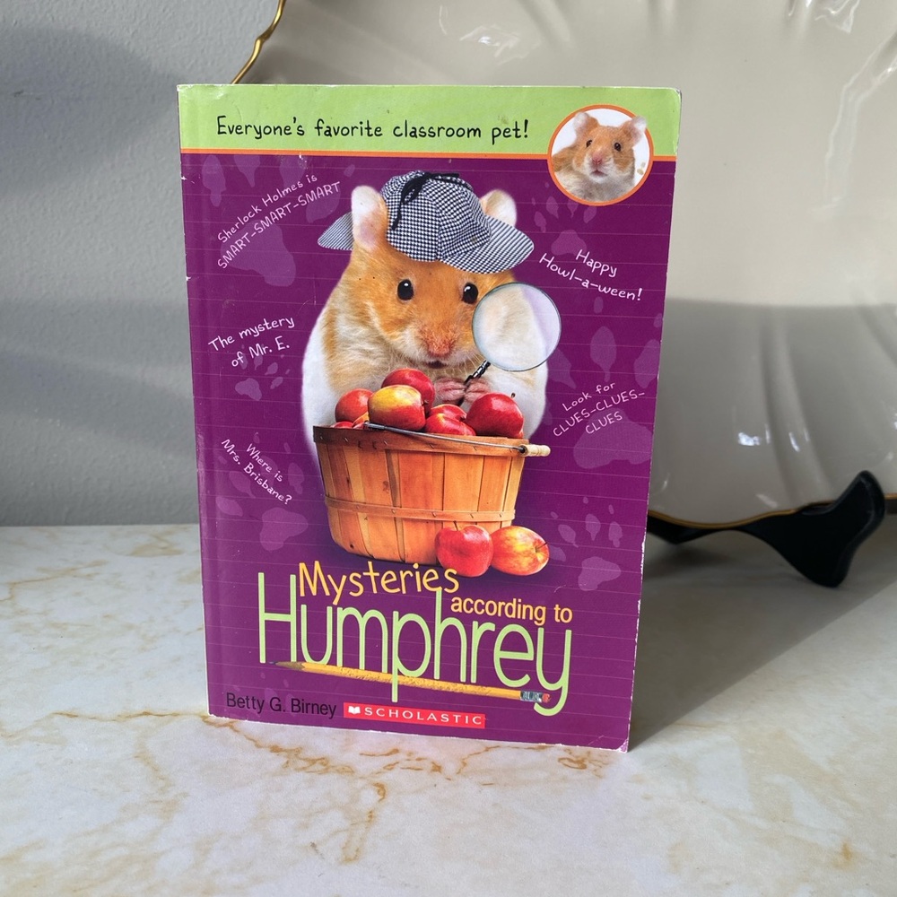 Mysteries according to Humphrey Scholastic Kids novel chapter book